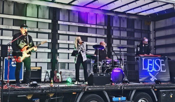 LEISE sind live auf dem Sommerfest in Simmerath-Paustenbach aufgetreten.